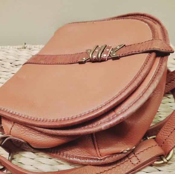 The Sak crossbody handbag, brown, leather zipper opening - Picture 7 of 15